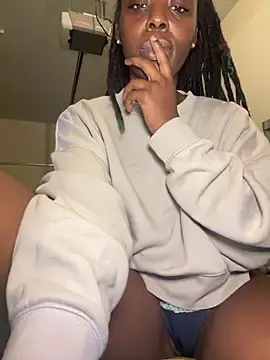 Stripchat Free Porn Cam of thechocolatepeach