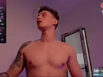 Stripchat Live Sex of mark_streemm