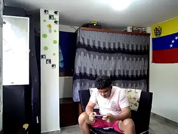 Stripchat Nude Webcam of Boycuriousxxx