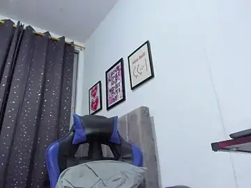 Stripchat Live Sex Cam of The_skinnyguys