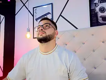 Stripchat Live Sex Cam of Andrew_Brown