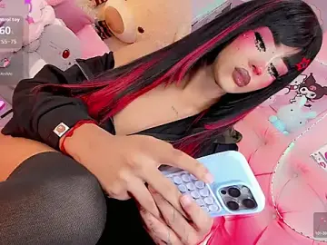 Stripchat Live Sex Cam of Cute_Roxxy