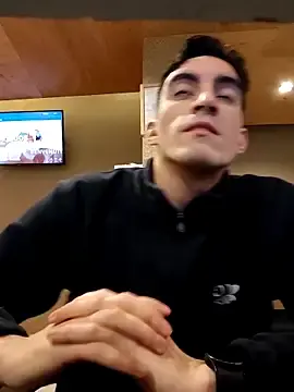 Stripchat Sex Cam of TommyMomentum