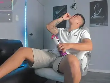 Stripchat Live Sex Cam of Cristopher_strong