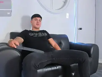 Stripchat Watch Live Sex Cams of Cristopher_strong