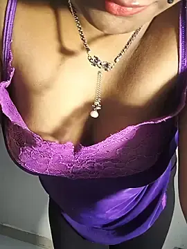 Stripchat Live Sex Cam of DIRTYSECRET_QUEEN_07