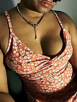 Stripchat Live Sex Cam of DIRTYSECRET_QUEEN_07