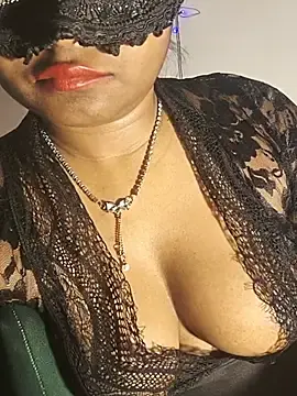 Stripchat Adult Webcam of DIRTYSECRET_QUEEN_07