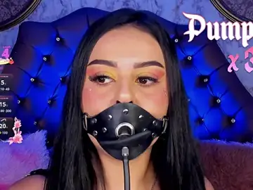 Stripchat Live Sex of SoffiQueen