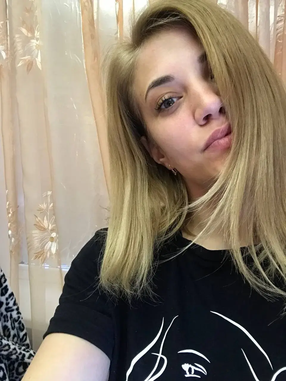 nika_gold1