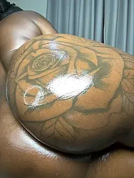 Stripchat Live Sex of Hugemassivebootie