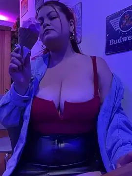 Stripchat Live Sex Cam of lia_moon77