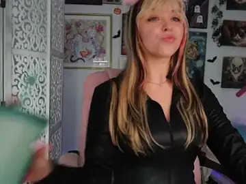 Stripchat Watch Live Sex Cams of makiyahbelle