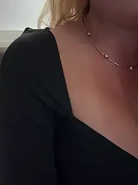 Stripchat Free Porn Cam of ythmlshshs