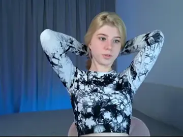 Stripchat Live Sex Cam of Bella_amory