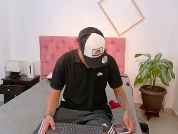 Stripchat Live Sex Cam of two_milkyway