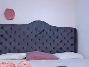 Stripchat Live Sex Cam of two_milkyway