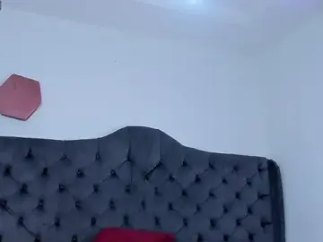 Stripchat Live Sex Cam of two_milkyway