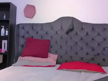 Stripchat Free Porn Cam of two_milkyway