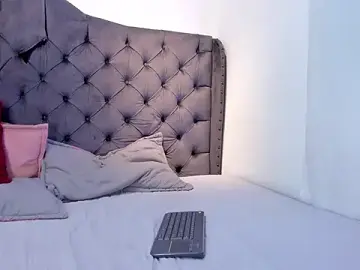 Stripchat Sex Cam of two_milkyway