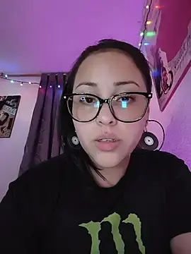 Stripchat Live Sex Cam of Bella-Gema