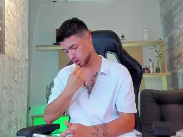Stripchat Free Porn Cam of EdwardRoss_