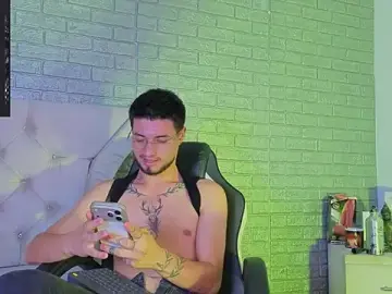 Stripchat Live Porn of EdwardRoss_