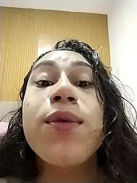 Stripchat Sex Chat of yummi_greluda