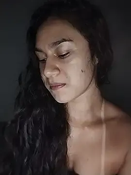 Stripchat Sex Cam of yummi_greluda