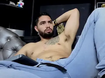 Stripchat Live Sex Cam of matteosantos