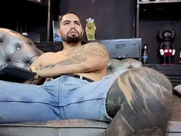 Stripchat Live Sex Cam of matteosantos