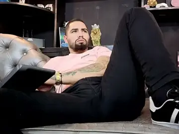 Stripchat Nude Webcam of matteosantos