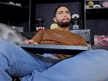 Stripchat Free Porn Cam of matteosantos