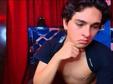 Stripchat Live Sex Cam of Luke_Howland