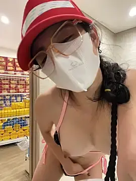 Stripchat Live Porn of Sneaky_Cumshoot
