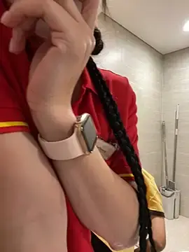 Stripchat Live Sex Cam of Sneaky_Cumshoot