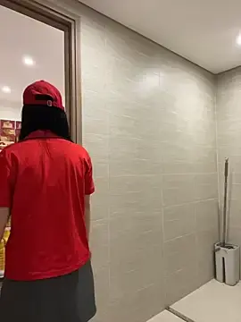 Stripchat Live Sex Cam of Sneaky_Cumshoot