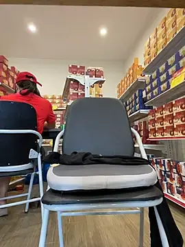 Stripchat Live Sex Cam of Sneaky_Cumshoot