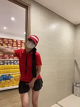 Stripchat Free Porn Cam of Sneaky_Cumshoot