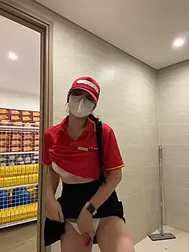 Stripchat Live Sex of Sneaky_Cumshoot