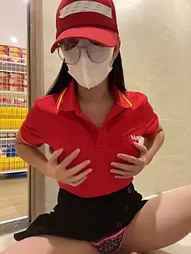 Stripchat Adult Webcam of Sneaky_Cumshoot
