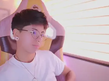 Stripchat Live Sex of tommy_blue