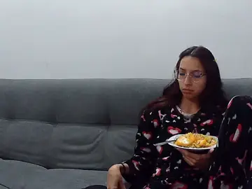Stripchat Sex Cam of Katalleya_jyj