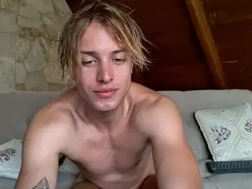 Stripchat Sex Cam of sashenkka
