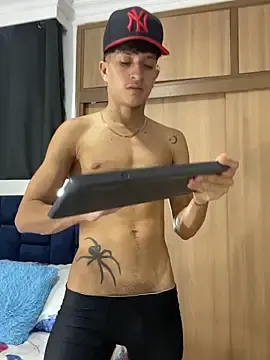 Stripchat Free Porn Cam of _CamiloBass