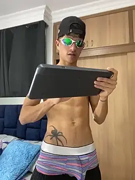 Stripchat Sex Cam of _CamiloBass