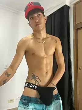 Stripchat Live Sex Cam of _CamiloBass