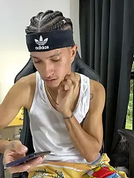 Stripchat Live Sex of _CamiloBass