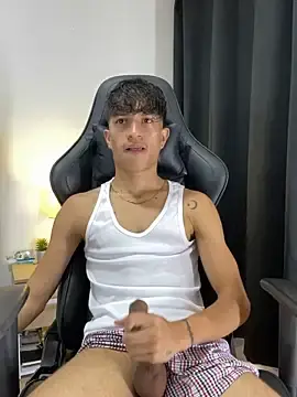 Stripchat Free Porn Cam of _CamiloBass