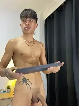 Stripchat Adult Webcams of _CamiloBass